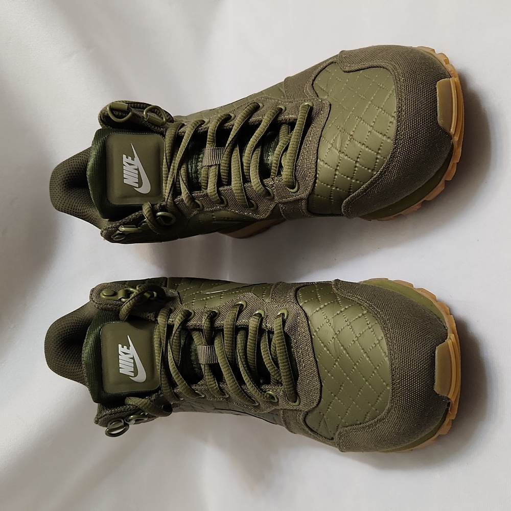 Nike MD Runner 2 Mid Premium High-Top Green Training Sneakers  (W Size 8.5)